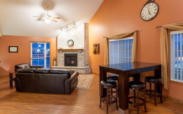 Paynesville Inn And Suites