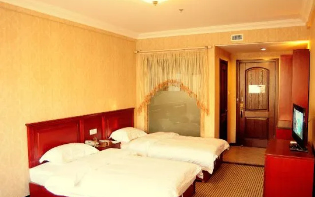Xintiandi Fashion Hotel (Wafangdian Railway Station)