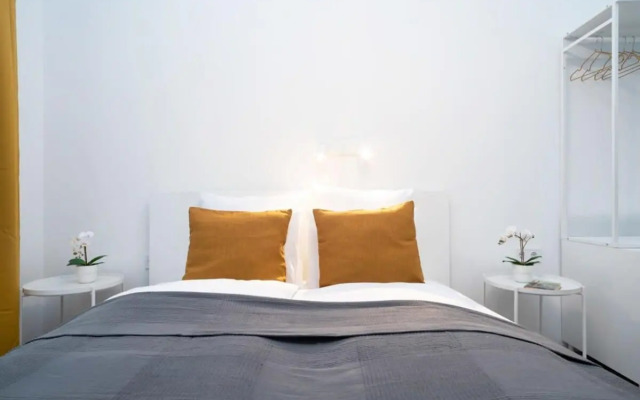 Modern stylish studio at central location