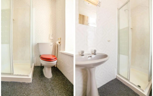 OYO The Golden Cheval Hotel