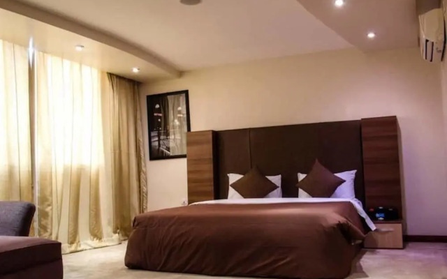 Chesterfield Hotel & Suites