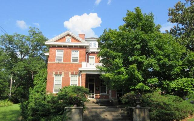 Maple Terrace Inn