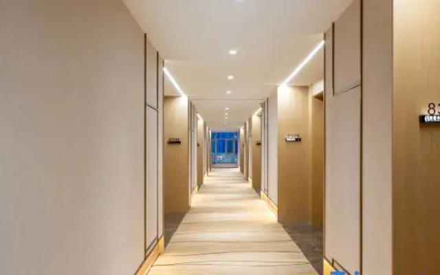 Yining Binjiang Peninsula Hotel (Liuxing Street Scenic Area Branch)