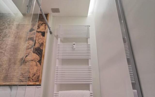 Royal Palace Luxury Suites & Hotel