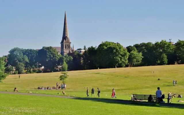 1 Bedroom Flat In Vibrant Brixton