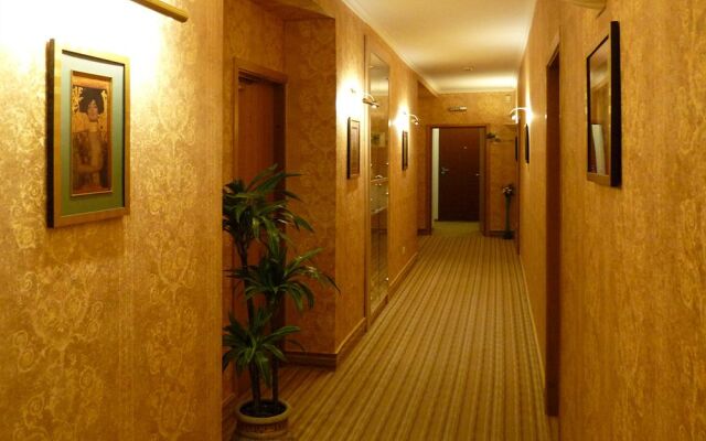 Eney Hotel
