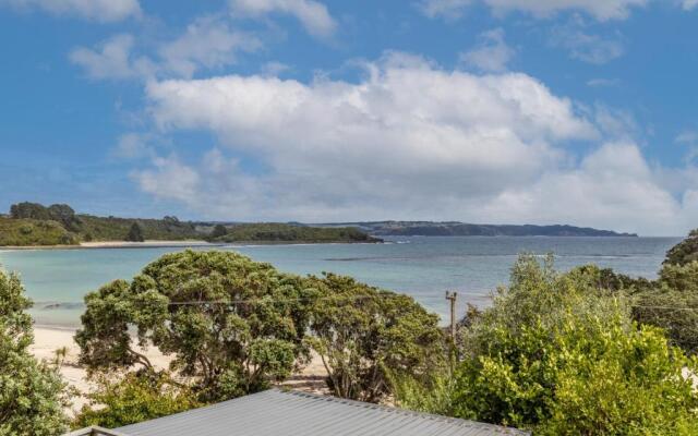 Tapuaetahi Beachfront Studio - Downstairs Self-Contained Holiday Unit