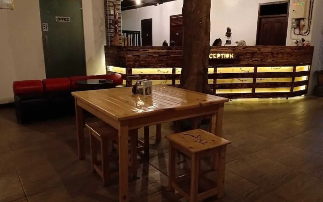 Coconut Hotel - Hostel