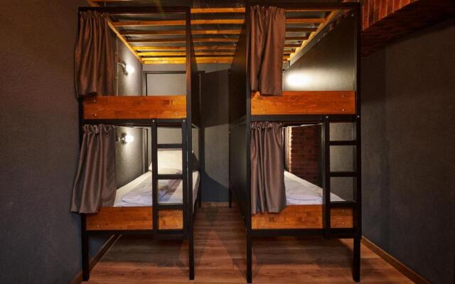 Bed Stage Hostel