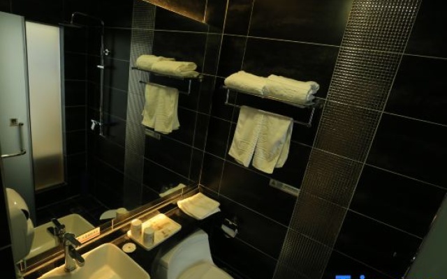 Super 8 Hotel (Beijing Shunyi Shimen Metro Station) – Bathroom – Beijing