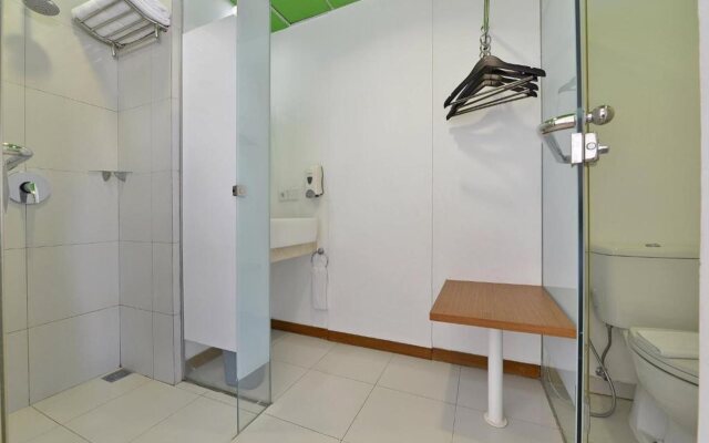 Whiz Hotel Pemuda Semarang
