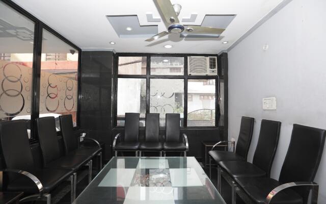 OYO 40851 Hotel Athithi