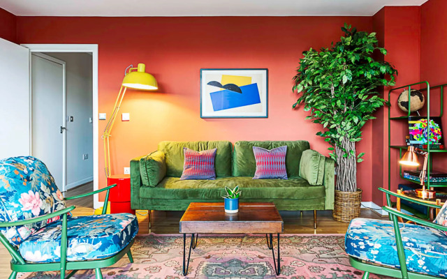 Vibrant and Modern Apartment With Canal Views