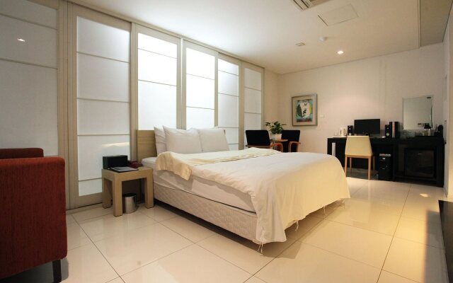 Yuwon Hotel
