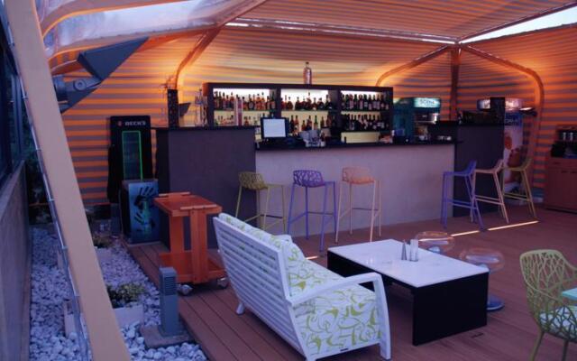 Hotel California Club by Chevalet