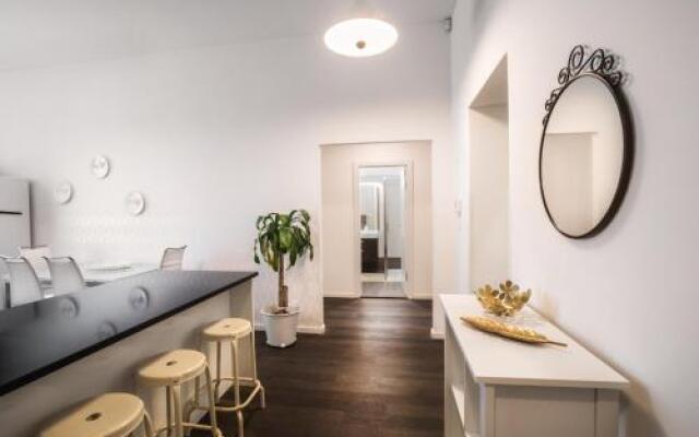 Luxury Modern Designed Oldtown Apartment