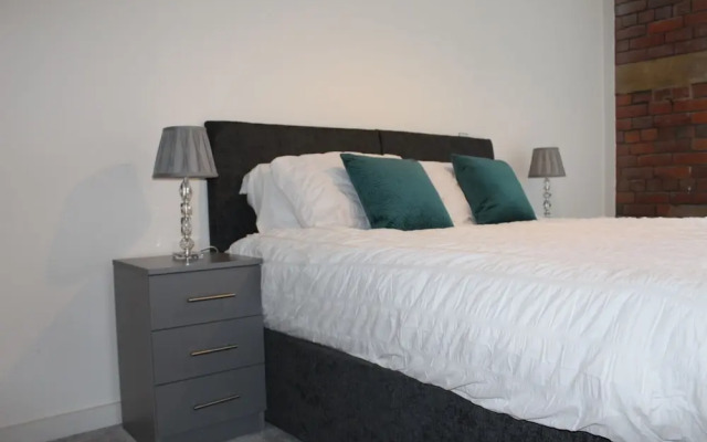 Luxury 1-bed Apartment Bradford Free Parking