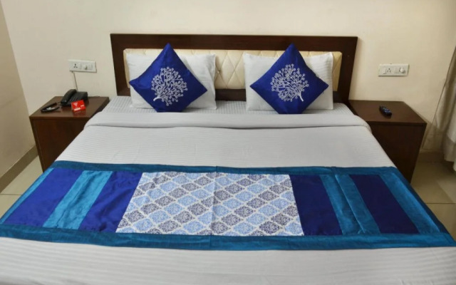 Motel Divine by OYO Rooms