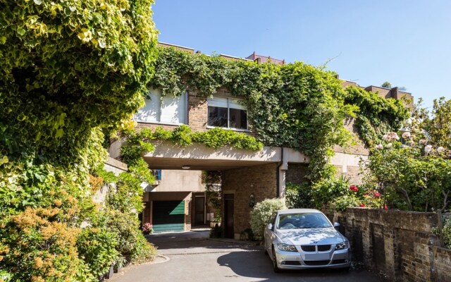 Quiet Kensington Mews House
