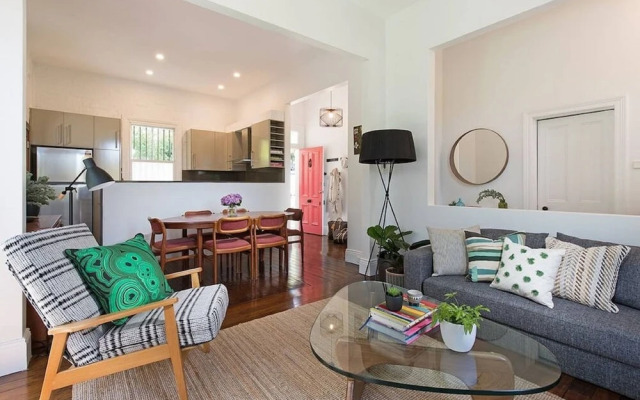 Historic 1890s House With Terraced Backyard Deck H346