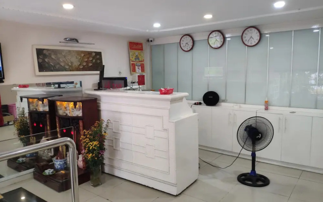 Duong Van Luan Hotel by OYO Rooms