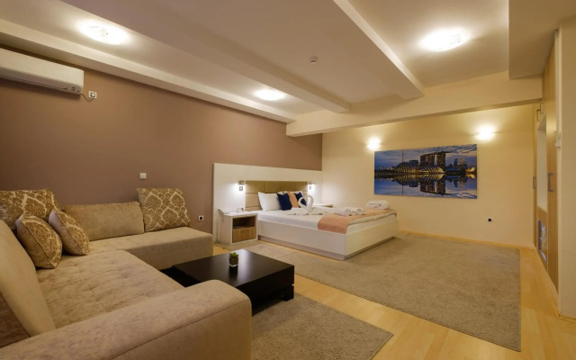 Airport Garni Hotel