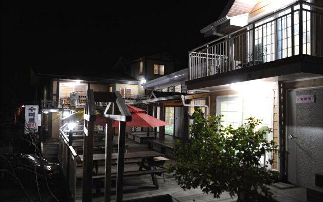 Geoje Sumireu Pension