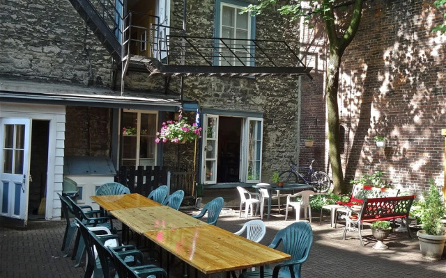 Auberge de la Paix - Hostel