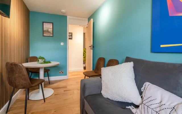 Upscale 2 Bed & Bath Flat in Newport