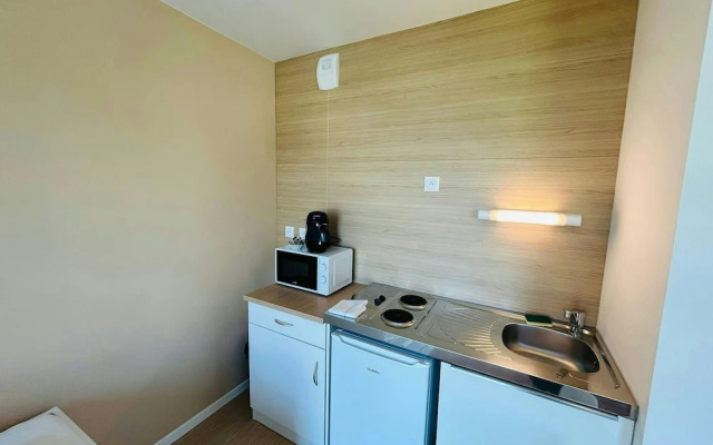 We Live In R - Suite 404