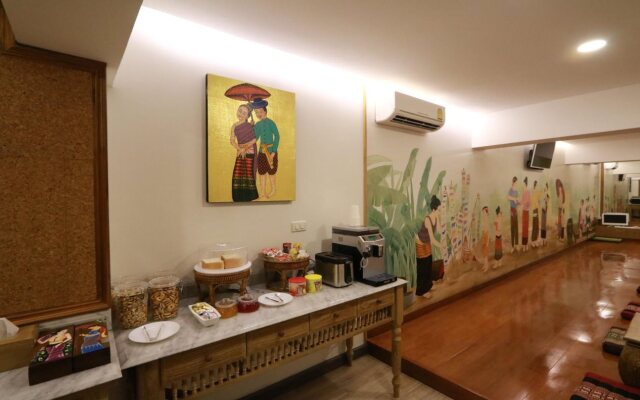 Mariya Lady Hostel At Suvarnabhumi Airport - Female Only