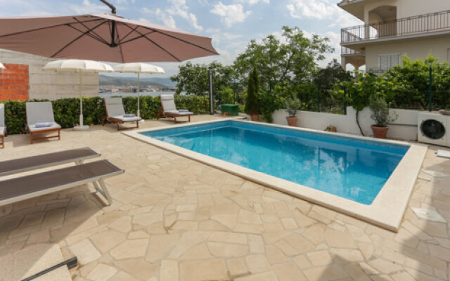 Holiday house Dupla - with pool Okrug Donji. Island Ciovo
