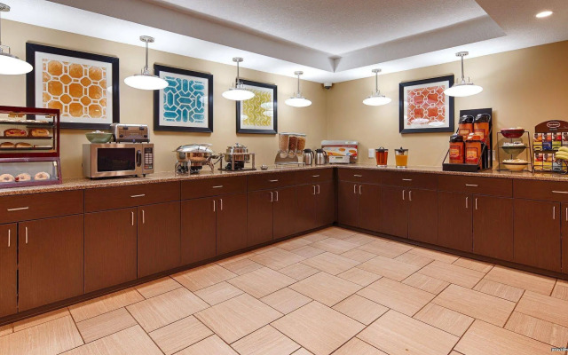 Clarion Pointe Independence - Kansas City