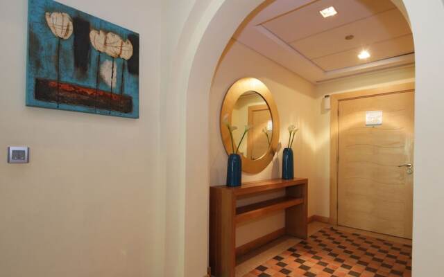 Private Beach Shoreline Luxurious Apartment