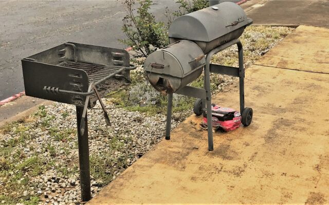 HomeTown Inn & Suites