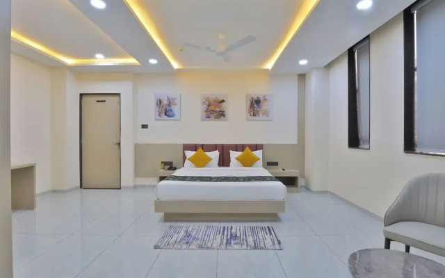 Hotel The Grand Radhey