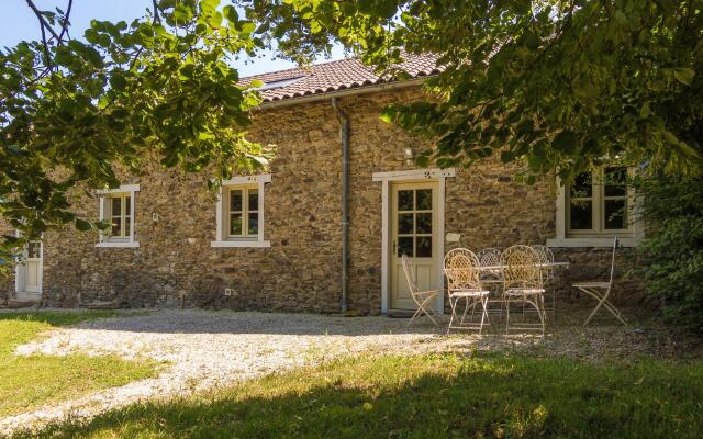Modern Cottage in Chaleix with Swimming Pool