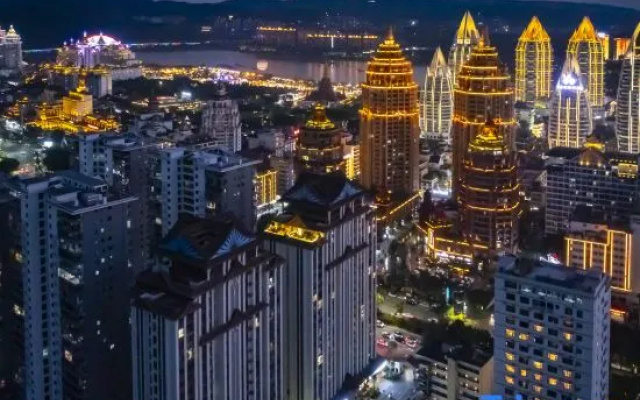 Yanyuju Cinema Holiday Inn (Jinghong Gozhuang Xishuangjing Starlight Night Market Branch) – Outside – Xishuangbanna