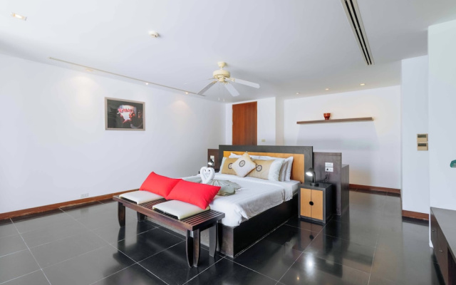 Seaview Own Pool Full-Time Maid V302
