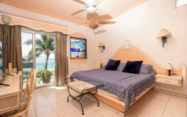 Playa Azul Apt with Sea views & Pool