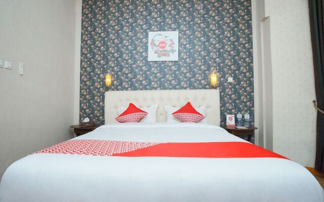 OYO 1239 Mojokerto Classic Residence