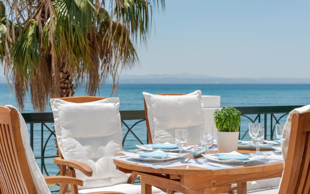 Beachfront Modern Apartment