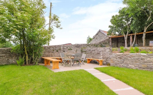 The Old Farmhouse, Upper Pitts