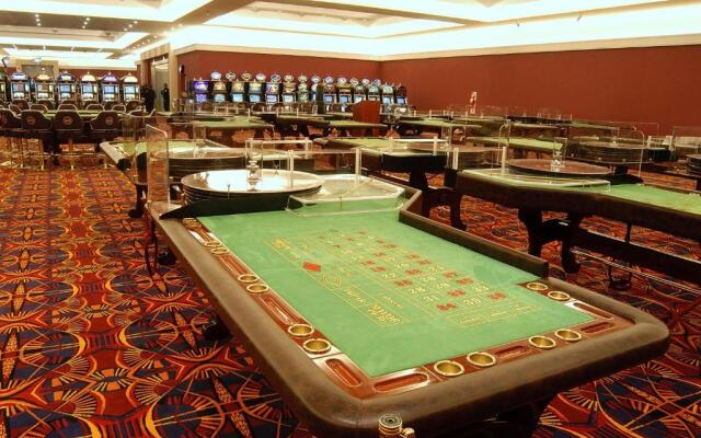 Howard Johnson by Wyndham Sierras Hotel and Casino