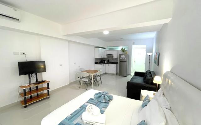 Studio Apart Hotel Rooftop Pool Beach