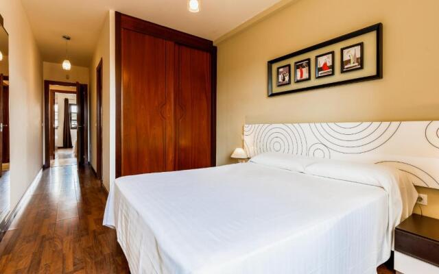 HolidayVilla Serenity with Pool & BBQ by HolidaysHome