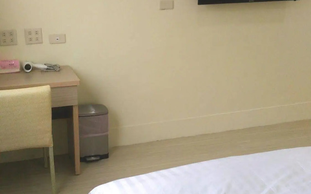 Pineapple Backpackers Hostel