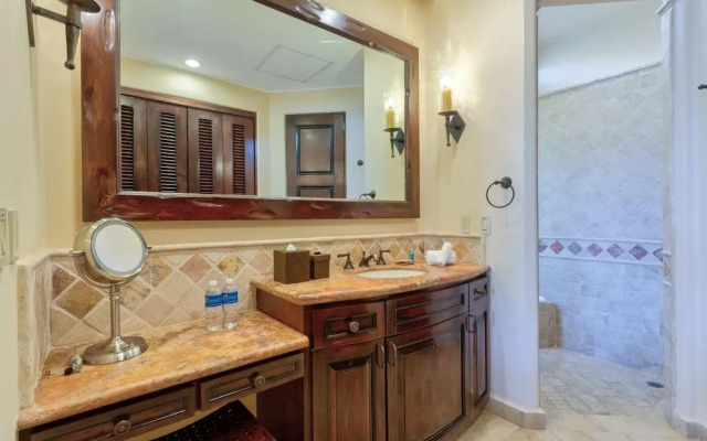 Villa Tranquila: 4 Bedroom Ocean View Villa Perfect for Relaxing at a Discounted Rate!