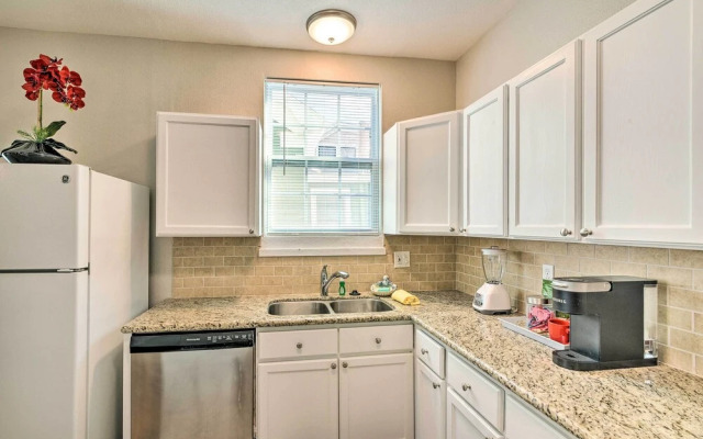 Steps to Beach: Nautical Galveston Home Near Pier!