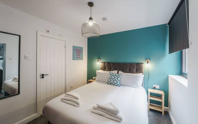 Deluxe Studio Apartments